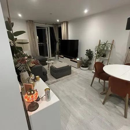Wonderful En-Suite Bedroom - Stay With Bruno Hounslow Exterior photo