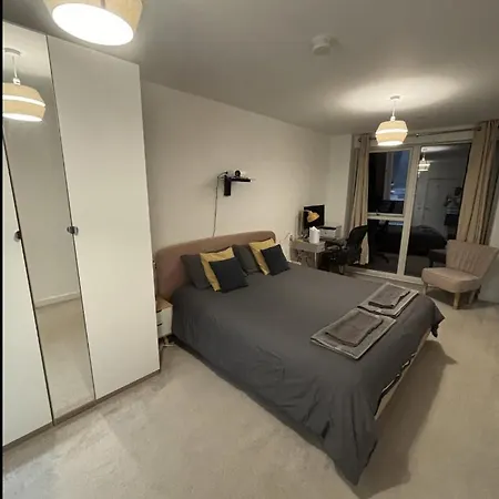 Wonderful En-Suite Bedroom - Stay With Bruno Hounslow Exterior photo