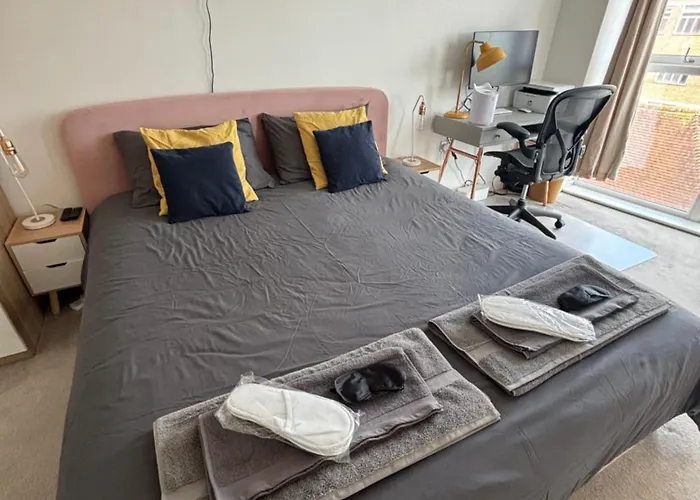 Wonderful En-Suite Bedroom - Stay With Bruno
