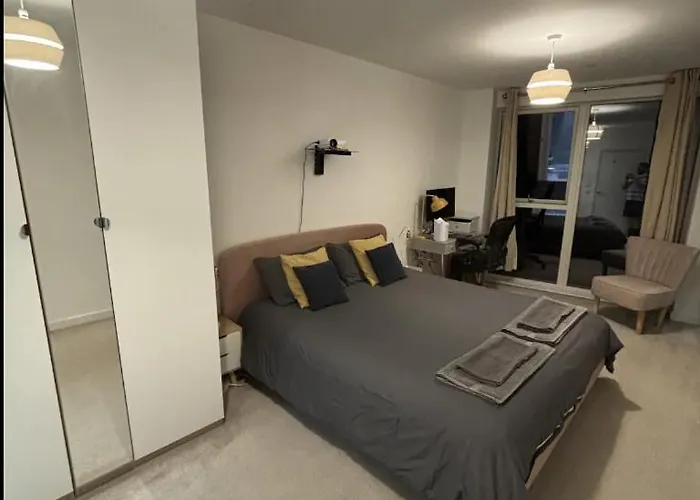 Wonderful En-Suite Bedroom - Stay With Bruno
