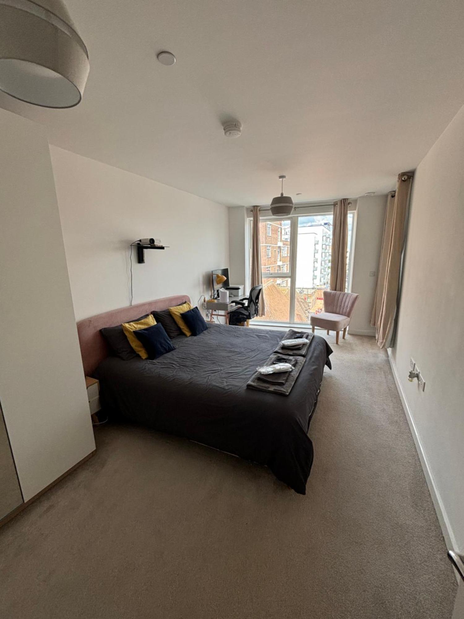 Wonderful En-suite Bedroom - With Bruno