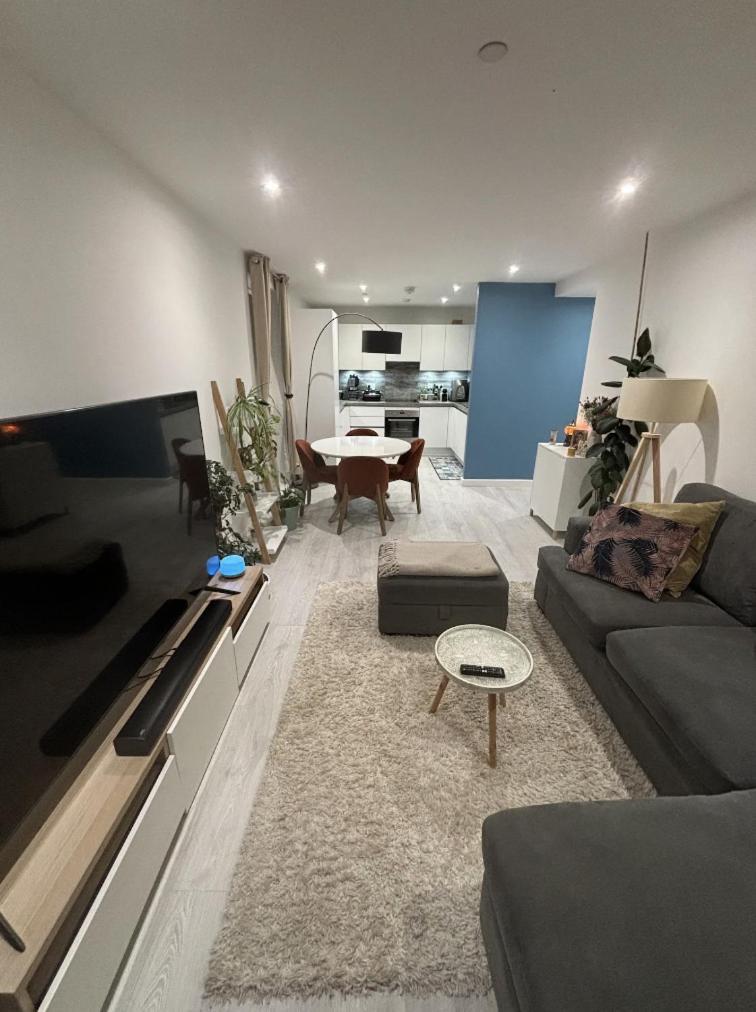 Wonderful En-suite Bedroom - With Bruno